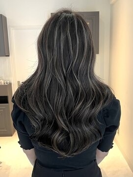 ヨロ 小岩(YOLO) ミルクティーグレージュハイライトケアブリーチレイヤーカット