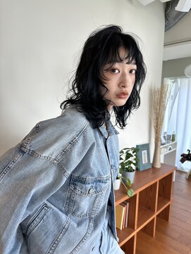 トレンチ(TRENCH) 暗髪×パーマ風コテ巻きスタイル