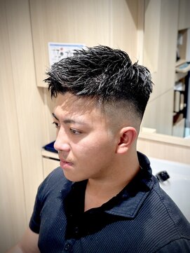 リバティシェアバーバー 銀座(LIBERTY SHARE BARBER) 大人スパイキーアップバングショート