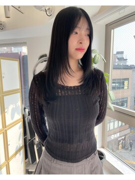 顔まわりレイヤーロングストレート