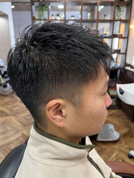 アンカー(ANCHOR) MEN’S HAIR/サーフカール/刈り上げセンターパート/印西市