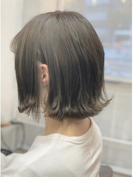 ルーム(Luum) 極細ハイライト　x　ミニボブ　ｘ　外ハネ