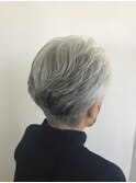 グレイヘアーショート