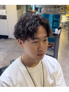 クオンヒール(QUON HEAL) センターパート波巻きツイストスパイラルパーマシャドウパーマｎ