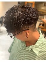 フリーク バーバーショップ 都島店(FREAK BARBER SHOP) 黒髪縦落ちツイストスパイラルパーマツーブロックマッシュ