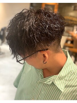 フリーク バーバーショップ 都島店(FREAK BARBER SHOP) 黒髪縦落ちツイストスパイラルパーマツーブロックマッシュ