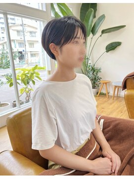 コムヘアー(COM HAIR) 耳かけショート。