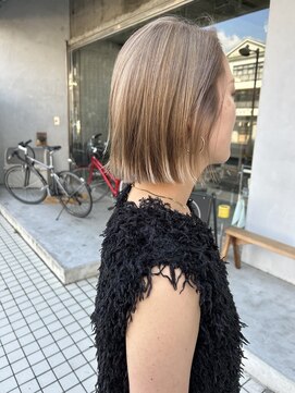 イン(in.) パツッとベージュボブ