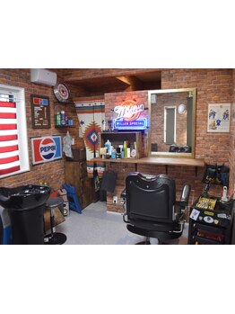 拘りのアメリカンヴィンテージ風のオシャレな空間。ご家族みなんで通えるアットホームサロン☆【口コミ◎】