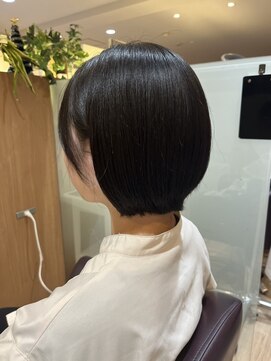 エル バイ ファースト(L by first) 【L by first】バッサリ耳掛けボブ