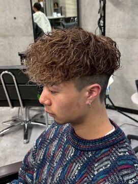 イーラ(era) スペインカールパーマ/メンズ/刈り上げ/眉毛/ツイスト