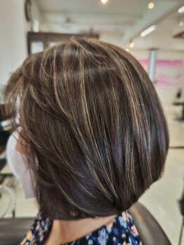 トップヘアー ヴィヴィ(TOPHAIR ViVi)の写真/脱白髪染め!白髪ぼかしハイライトで叶える大人の柔らかな色彩美♪ダメージレスにこだわり、なりたいヘアに!