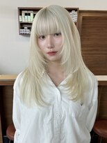 リヴ ウメダ(LIV umeda)&nbsp;ホワイトブロンド/トリプルカラー/レイヤーカット/ケアブリーチ