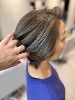 ステア ケース(stair case)&nbsp;細めハイライトでさりげないコントラスト　脱白髪染めショート