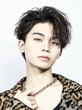 リップス 天神(LIPPS) ツーブロックメンズ縦落ちツイストスパイラルパーマ耳かけヘア