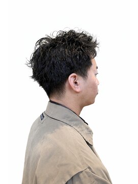 ダーチャ(Datsche) 攻めすぎてない社会人にもできる、大人スパイキーパーマ