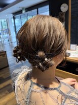 サンカリ SANKARI 船木店 ゆるツインシニヨンアレンジ