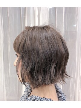 プラグ(Plug) ミニボブ外ハネ切りっぱなし部分縮毛矯正40代アッシュブラウン