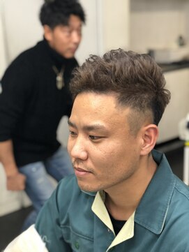 アーティー(Arty) フェードカットダブルカラー