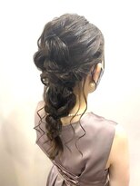 およばれヘアアレンジ　結婚式　人気の編み下ろし