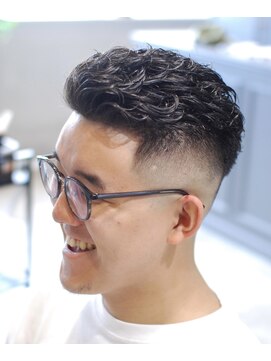 ハングアウト(Hangout) バーバースタイル/フェードカット/宮城リョータ風/パーマ