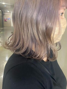 レガーミ(Legami) 外はねミディアムハイトーンカラー