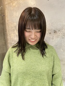 フー(fue’) Olive beige×ぱつっと前髪