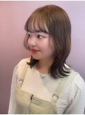 オリーブベージュ