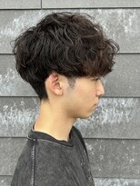 ヒュイル バイ ニアウ(Hwyl by Niau)&nbsp;メンズマッシュパーマ波巻スパイラルパーマニュアンスパーマ眉毛