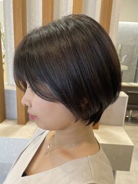 ポジ(poji) ショートヘアー　ブラウンカラー　前髪カット　顔まわり　韓国風