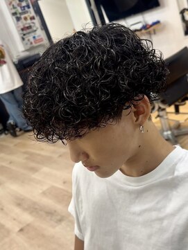 ウェイビーエフティフィフス 横浜西口(WAVEY ft.fifth) 横浜波巻きパーマシャドウパーマツイストスパイラルパーマ30代