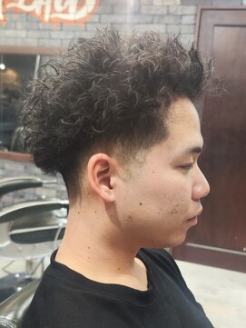 スリーセント 栄(3/cent) 仏陀パーマ/ブッダパーマ/フェードカット