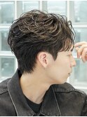 原宿緩めフェザーパーマメンズカット刈り上げセンターパート30代