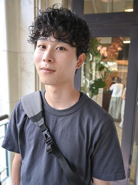 オーオ シカシカ(OOO YY) しっかりと動きの出るマッシュパーマ/スパイラルパーマ