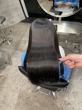 ジーナ 池袋(Zina) 巻かずに目を引く艶髪へ