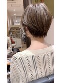 ショートボブベージュ似合わせカット30代40代白髪ぼかし