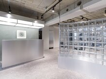 ブレス 西葛西店(BLESS)の雰囲気（席数14席完備。無機質で広々とした落ち着いた雰囲気◎【西葛西】）