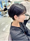 黒髪でも大人かわいい耳掛けショート