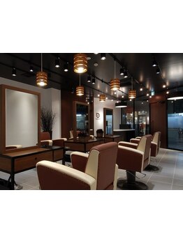 【南阿佐ヶ谷徒歩3分】マンツーマン施術で理想のスタイルを叶えます。ゆったりと癒しのサロンタイムを。