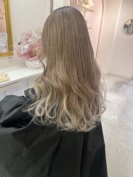 ララ(LARA) ミルクティー×ホワイト