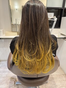 カイノ いずみおおつCITY店(KAINO) ぱっと目を引く、イエローグラデ