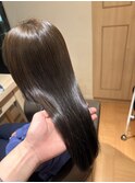オリーブベージュ