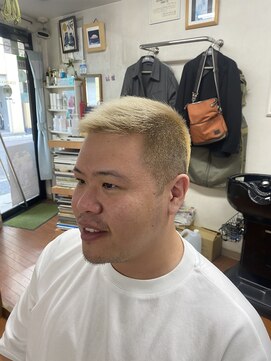 トコマル理容室 金髪メンズスタイル