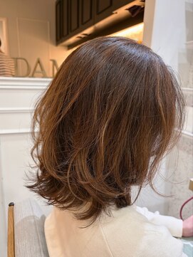 DAMANI 表参道 髪質改善/ヘッドスパ/ハイライト/白髪染め/白髪ぼかし/縮毛矯正 似合わせカット/ミディアムレイヤーカット[表参道駅]