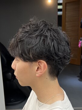 ザデイトウキョウ 表参道 青山(THE DAY TOKYO) MEN’S/サーフカール/刈り上げセンターパート/表参道駅/青山