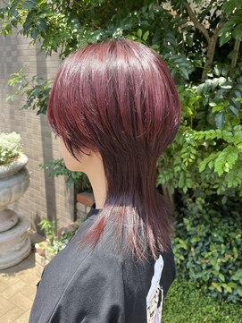 ルシア(LUCIA) ミディアムウルフカット/レッドカラー