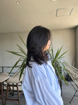 リバレッジ 広尾(Leverage) 外国人風ミディアムレイヤー：Maho Toda