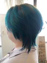 デイズ(DAYS)&nbsp;緑の髪色ウルフ/外ハネ/くびれ/ビビットカラー/グリーン