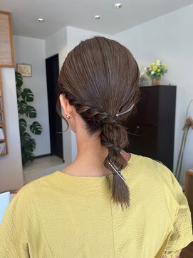 クロリ(Coloris) ローポニーテールヘアアレンジ