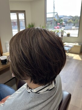 EM美容室 30代~70代 ブリーチ無しの白髪ぼかし・ショート